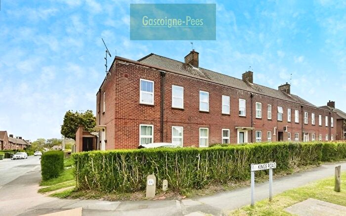 2 Bedroom Maisonette To Rent In Kings Road, Basingstoke, RG22