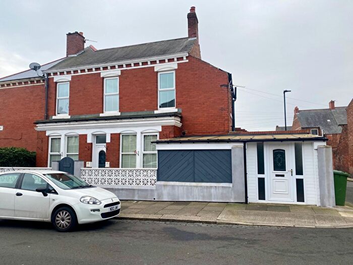2 Bedroom End Of Terrace House To Rent In Biddlestone Road, Newcastle Upon Tyne, NE6
