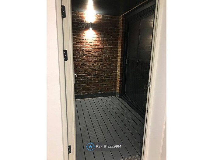 1 Bedroom Flat To Rent In Burlington Road, Raynes Park, KT3