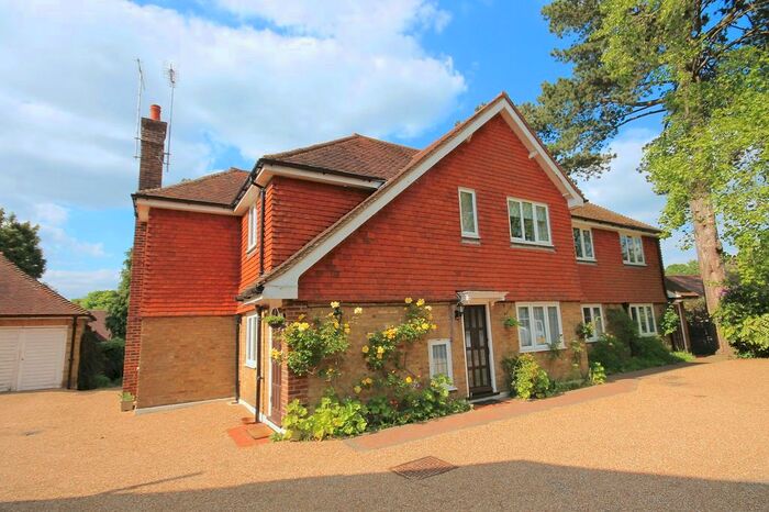 2 Bedroom Flat To Rent In Lewes Road, East Grinstead, RH19