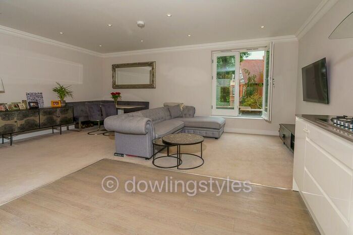 2 Bedroom Apartment To Rent In Bridge Road, East Molesey, Surrey, KT8