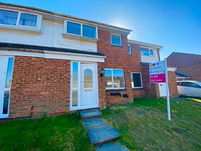 3 Bedroom Property To Rent In Braybrooke Drive, Furzton, Milton Keynes, MK4