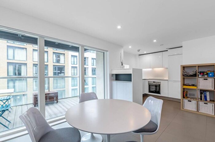 2 Bedroom Flat To Rent In Dance Square, Clerkenwell, London, EC1V