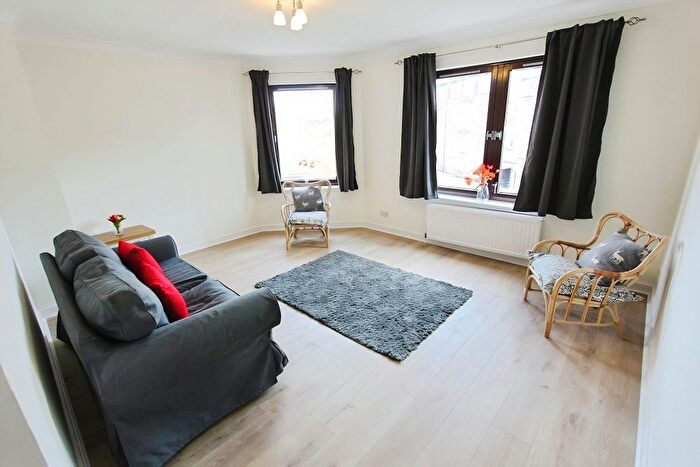 2 Bedroom Flat To Rent In Gilmours Entry, Edinburgh, EH8