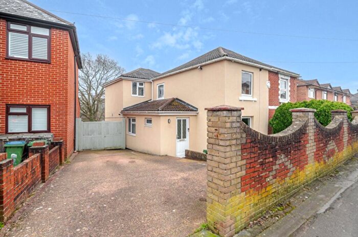3 Bedroom Semi-Detached House For Sale In Middle Road, Sholing, Southampton, Hampshire, SO19