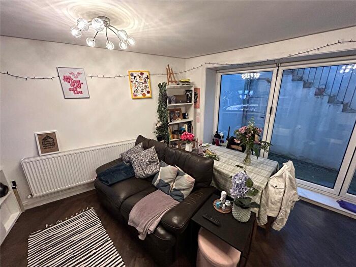 2 Bedroom Apartment To Rent In Courthill Road, Lewisham, London, SE13
