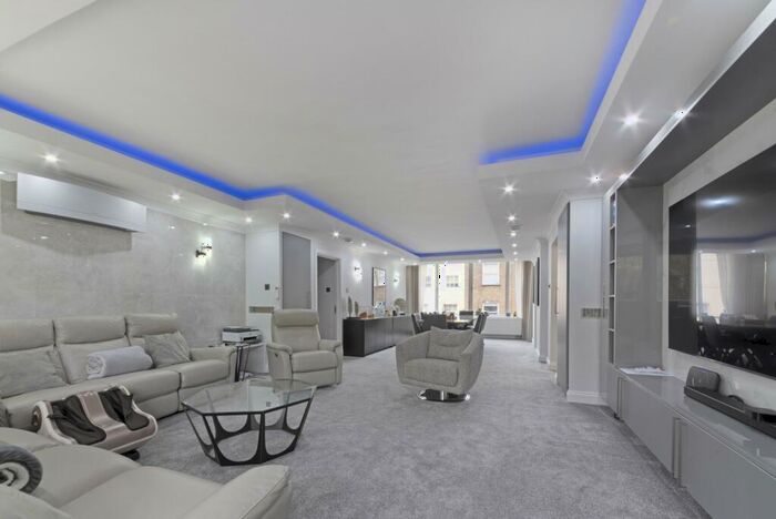 4 Bedroom Apartment To Rent In Park Road, Regents Park, London, NW1