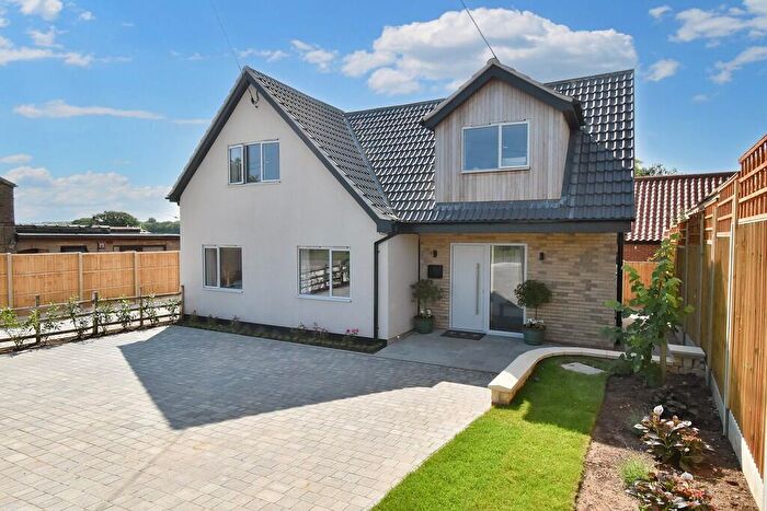 4 Bedroom Detached House For Sale In Willingham Road, East Barkwith, LN8