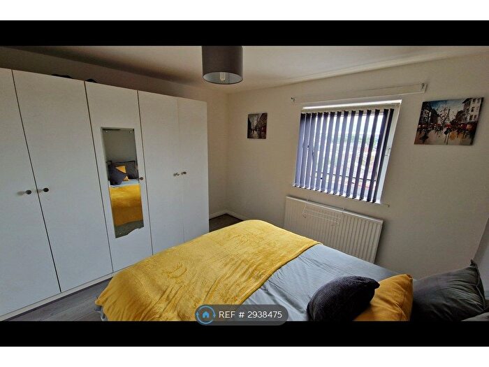 1 Bedroom Flat To Rent In Gower Street, Oldham, OL1