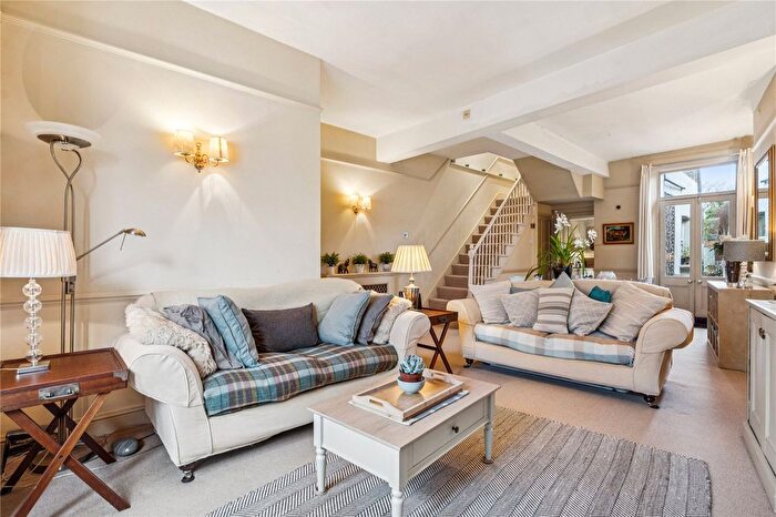 4 Bedroom Detached House For Sale In Dempster Road, SW18
