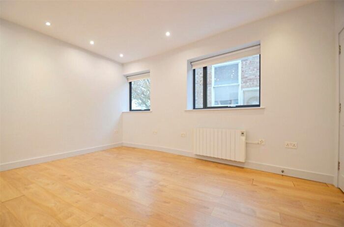2 Bedroom Duplex To Rent In Manor Place, Sutton, SM1