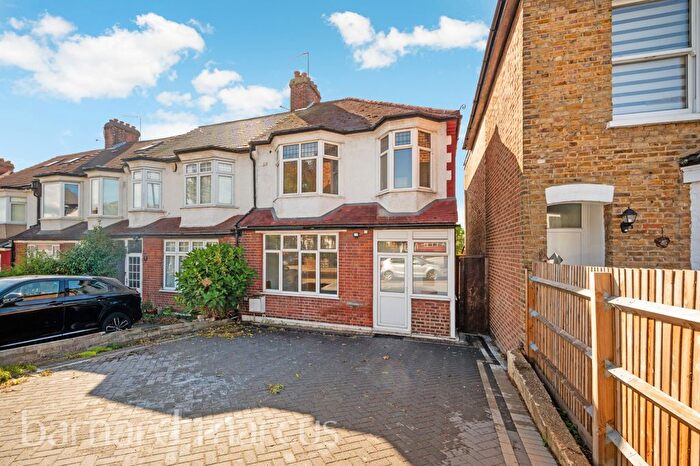 3 Bedroom Property To Rent In Chase Road, London, N14