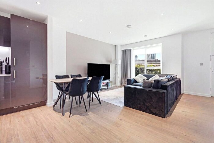 2 Bedroom Maisonette For Sale In Heartwell Avenue, Canning Town, London, E16