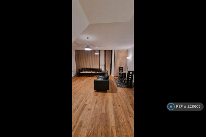 2 Bedroom Flat To Rent In Tayson House, Bradford, BD1