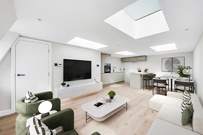 2 Bedroom Flat For Sale In Mill Hill Road, W3