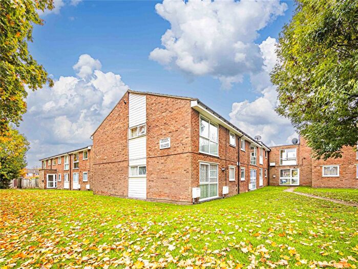 2 Bedroom Flat For Sale In Perry Green, Woodhall Farm, Hemel Hempstead, Hertfordshire, HP2