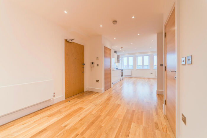 Apartment To Rent In Swanfield Road, Waltham Cross, Hertfordshire, EN8