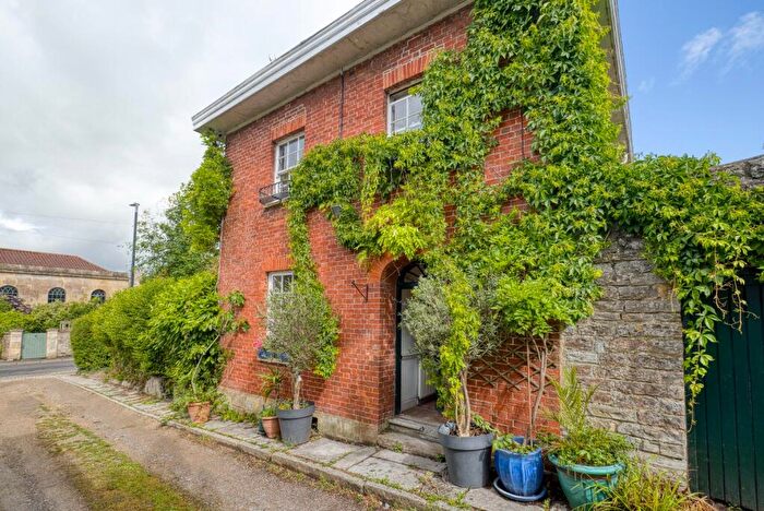 3 Bedroom Link Detached House For Sale In Georgian House In Central Glastonbury, BA6