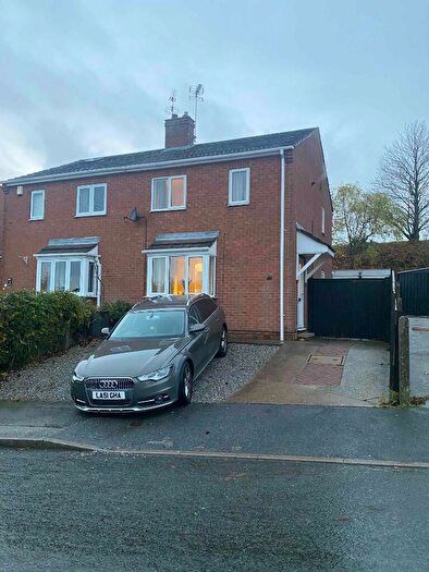 3 Bedroom Semi Detached House To Rent In Petersfield Close, Mansfield, Nottinghamshire, NG19