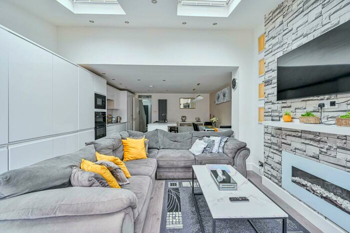 4 Bedroom End Of Terrace House To Rent In Radnor Road, Peckham, London, SE15