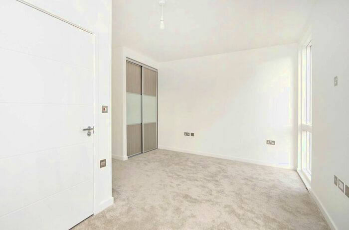 2 Bedroom Flat To Rent In Bristol Walk, Kilburn, London, NW6