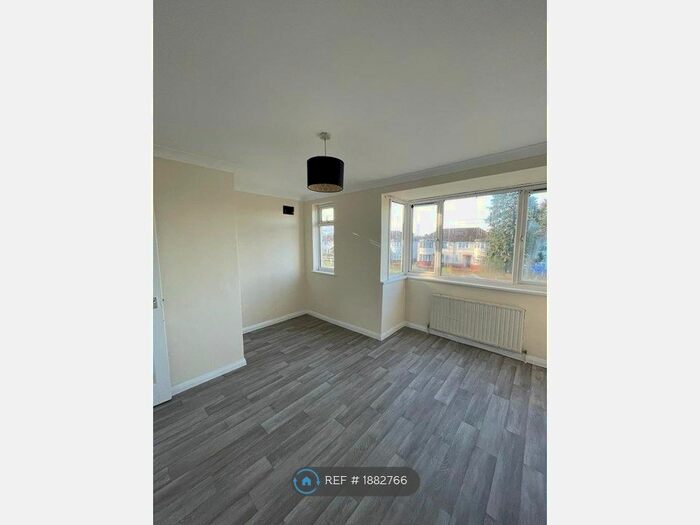 2 Bedroom Semi-Detached House To Rent In Sundon Park Road, Luton, LU3
