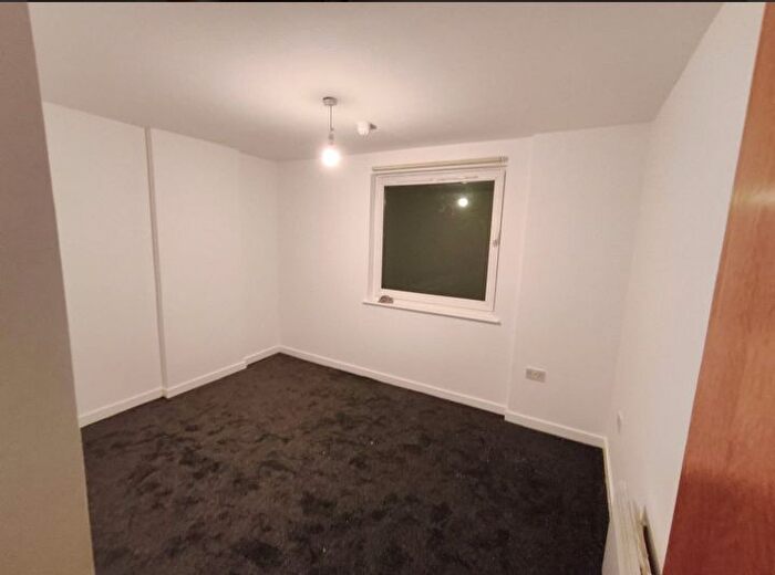 2 Bedroom Flat To Rent In Royal Crescent, Ilford, IG2
