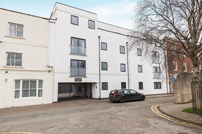 2 Bedroom Apartment To Rent In Warwick Apartments, Warwick Place, GL52