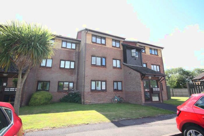 2 Bedroom Apartment To Rent In Woodrush Crescent, Locks Heath, SO31