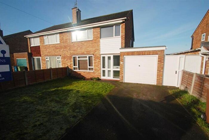 3 Bedroom House To Rent In Tiverton Avenue, Baswich, ST17