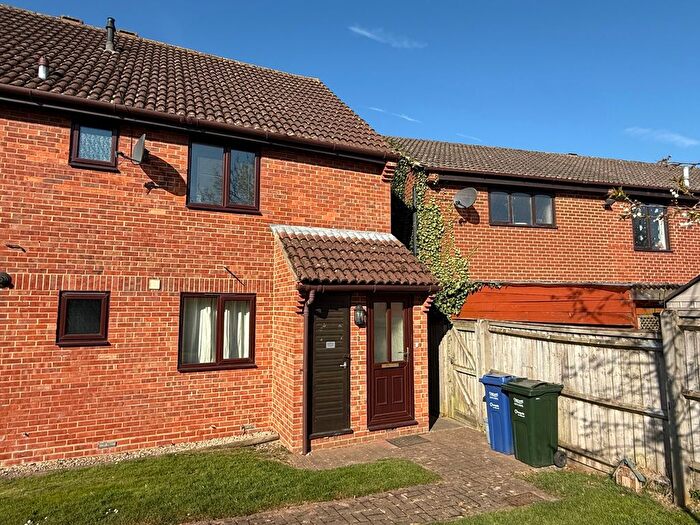 2 Bedroom Maisonette To Rent In Maple Court, Kidlington, Oxfordshire, OX5
