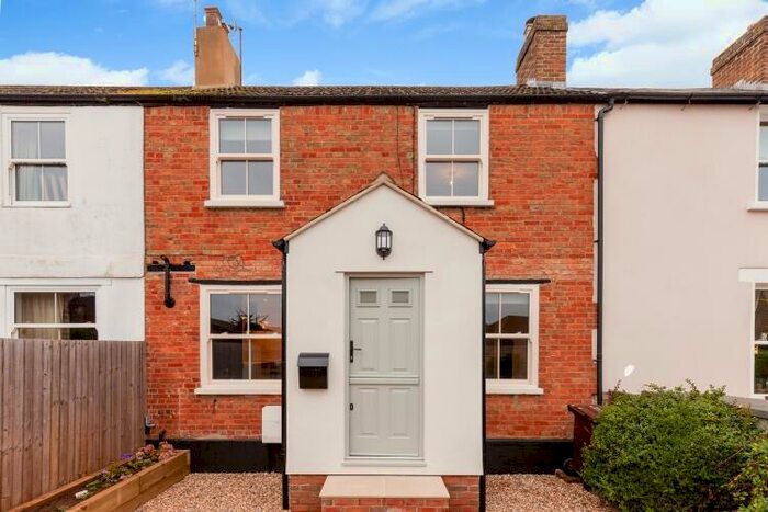 2 Bedroom Cottage To Rent In Henley Gardens, Bicester, OX26