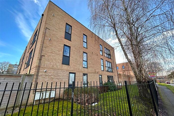 2 Bedroom Flat For Sale In Exchange Close, Aldershot, Hampshire, GU11