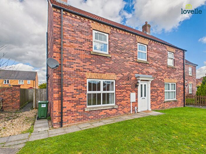 3 Bedroom Semi-Detached House For Sale In Thirsk Close, Market Rasen, LN8