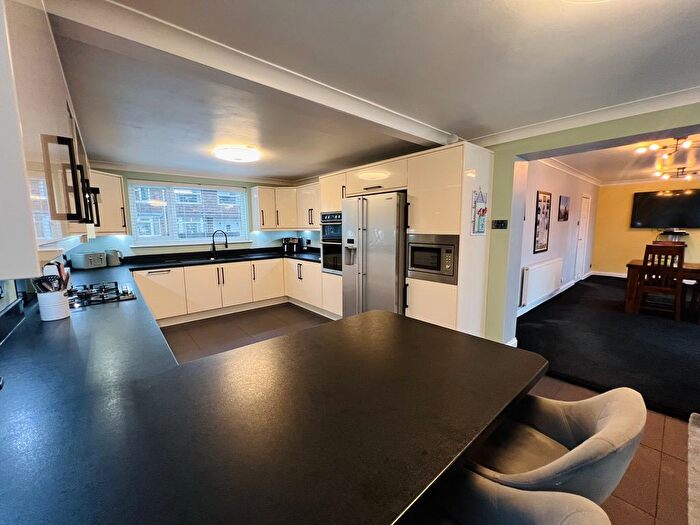 3 Bedroom Semi-detached House For Sale In Barlings Avenue, Scunthorpe, DN16