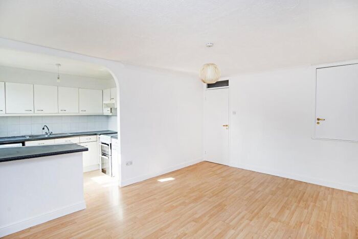 2 Bedroom Maisonette To Rent In Connaught Gardens, Morden, Surrey, SM4