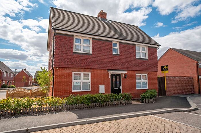 3 Bedroom Semi-Detached House For Sale In Harebell Road, Andover, SP11