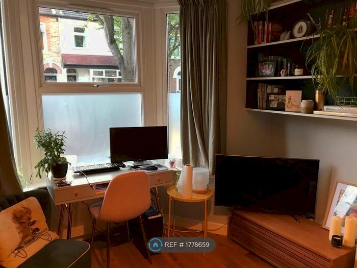 1 Bedroom Flat To Rent In Turner Road, London, E17
