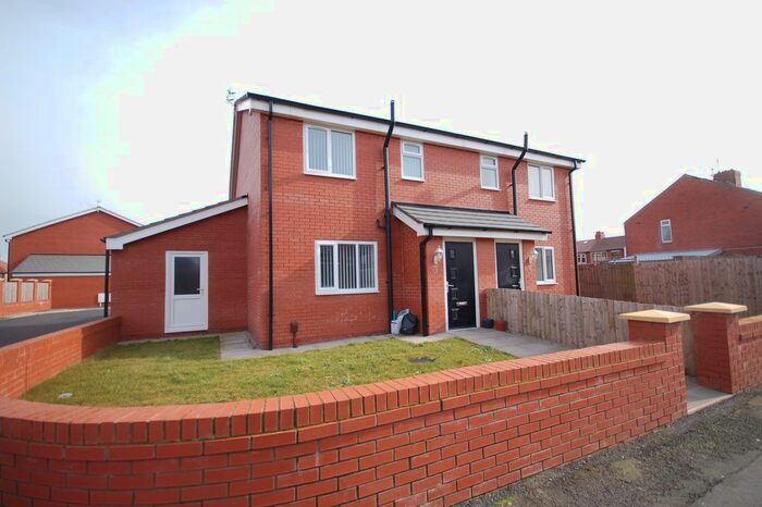 3 Bedroom Semi-Detached House To Rent In Abbey Close, Blackpool, FY4