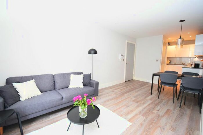 1 Bedroom Flat To Rent In Lower Richmond Road, Kew, Richmond, TW9