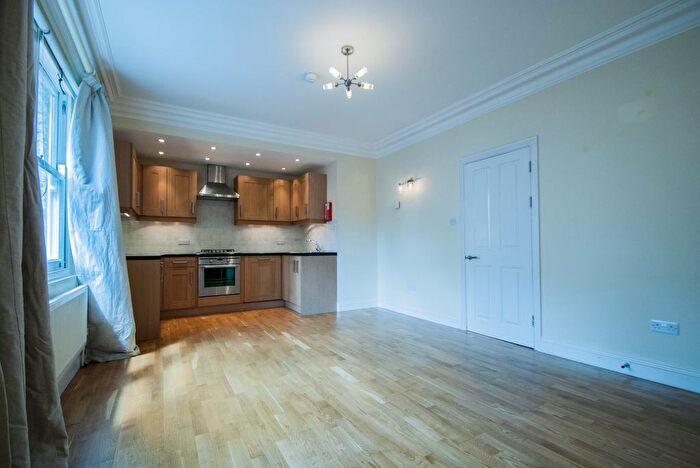 1 Bedroom Flat To Rent In The Mall, London, W5
