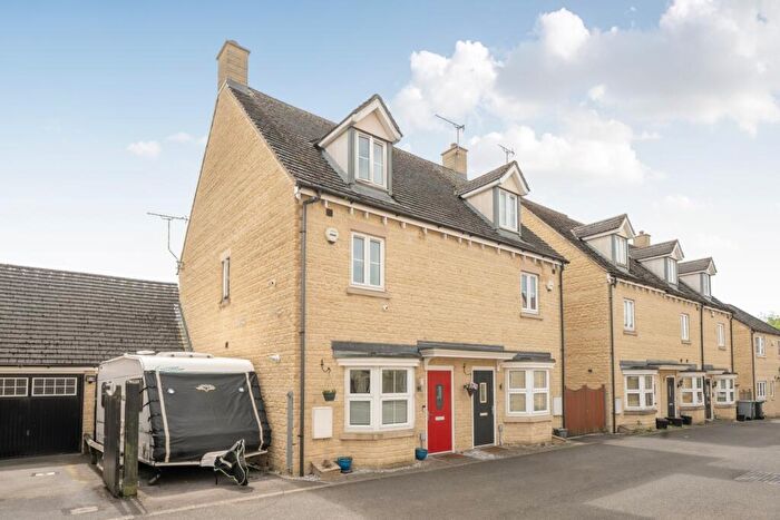 3 Bedroom Semi-Detached House For Sale In Boundary Way, Carterton, Oxfordshire, OX18