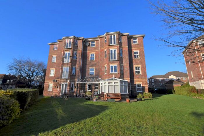 2 Bedroom Apartment To Rent In Abbotsmead Place, RG4