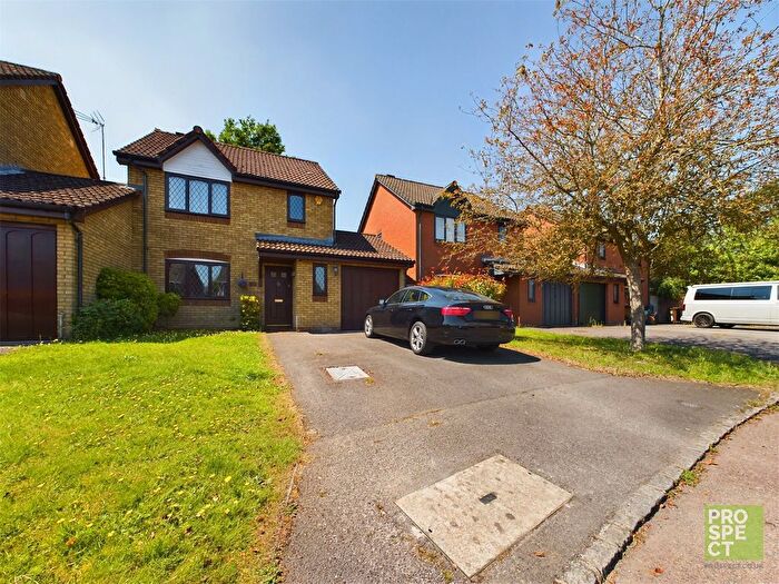 3 Bedroom Link Detached House To Rent In Woodward Close, Winnersh, Wokingham, Berkshire, RG41