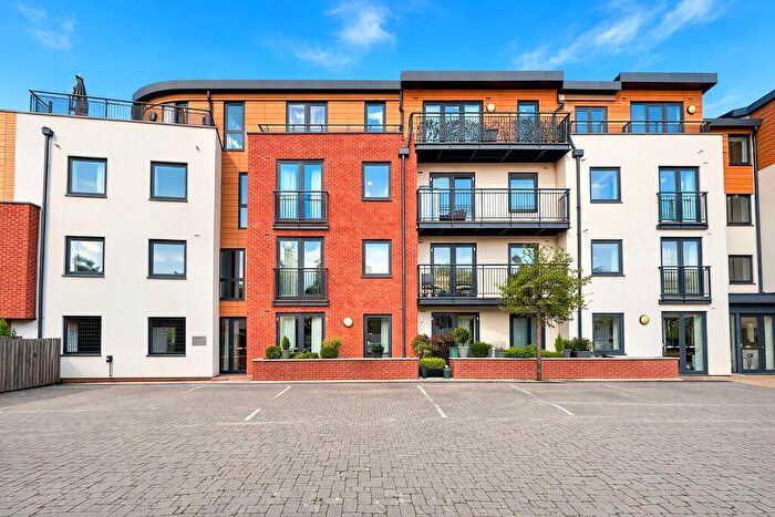 2 Bedroom Flat For Sale In Southern Road, Camberley, Surrey, GU15