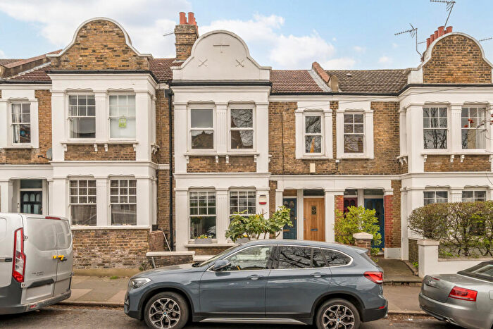 2 Bedroom Apartment For Sale In Eastcombe Avenue, Charlton, London, SE7