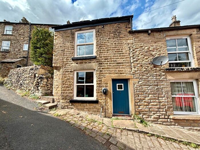 2 Bedroom Terraced House To Rent In High Street, New Mills, High Peak, SK22