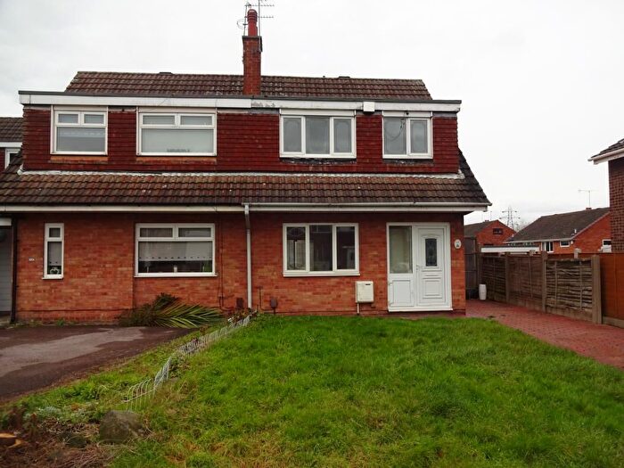 3 Bedroom Semi-Detached House To Rent In Parkview Crescent, Walsall, WS2
