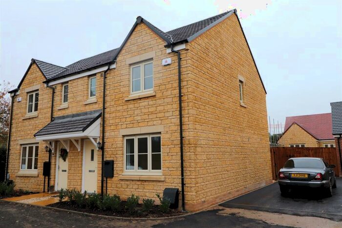 3 Bedroom Flat To Rent In Brunel Drive, Bishops Cleeve, GL52