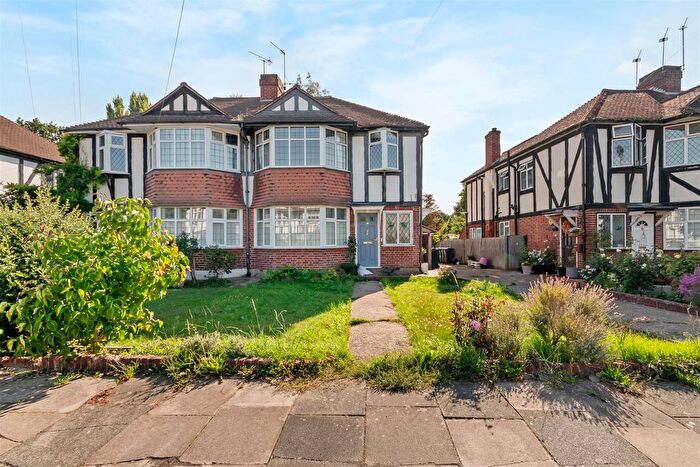 2 Bedroom Maisonette For Sale In Aboyne Drive, Raynes Park, SW20